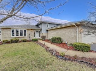 850 Wildwood Dr, New Lenox, IL 60451