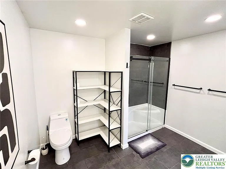1319 Mohr Cir — Photo 15