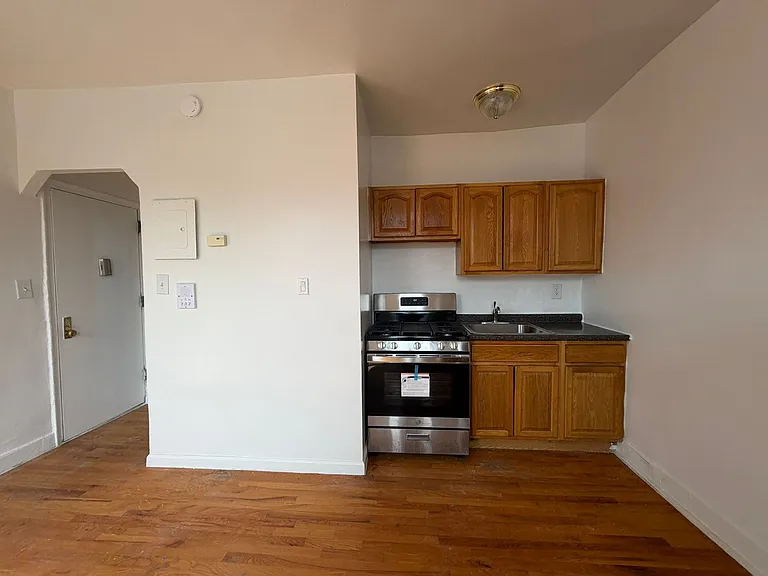 2387 Morris Ave #7A — Photo 3