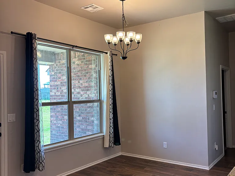 2209 E Grassland Ln — Photo 6
