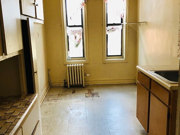 2nd image of 500 Saint Johns Pl #C11