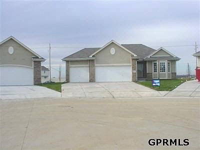 1st image of 9522 Honey Locust Cres