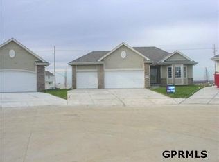 9522 Honey Locust Cres, La Vista, NE 68128
