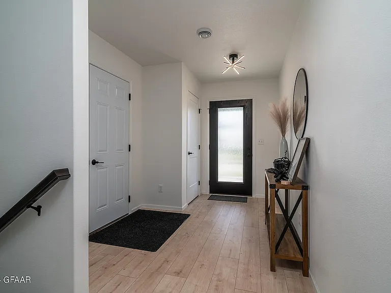 921 David Dr — Photo 1