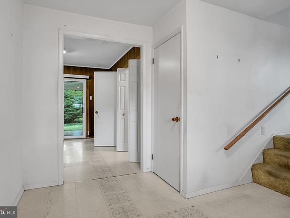 4th image of 6054 Edward Dr