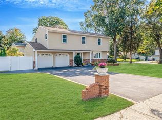 301 Mount Pleasant Rd, Hauppauge, NY 11788