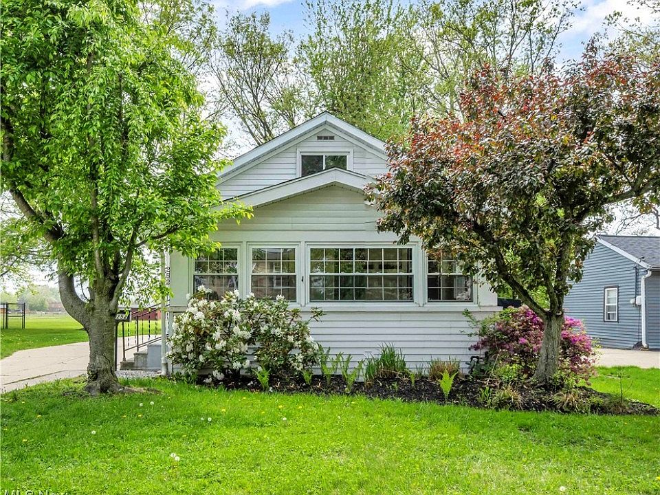 1st image of 252 Parkway Dr