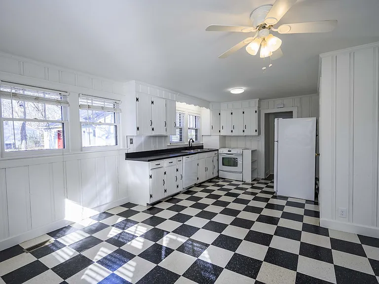 709 East St — Photo 10