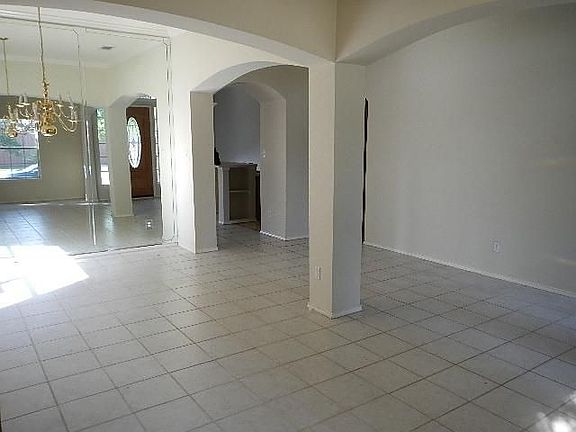 2nd image of 1728 Garrett Dr