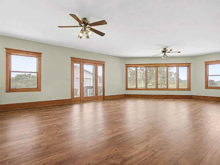5050 Maple Grove Rd — Photo 9