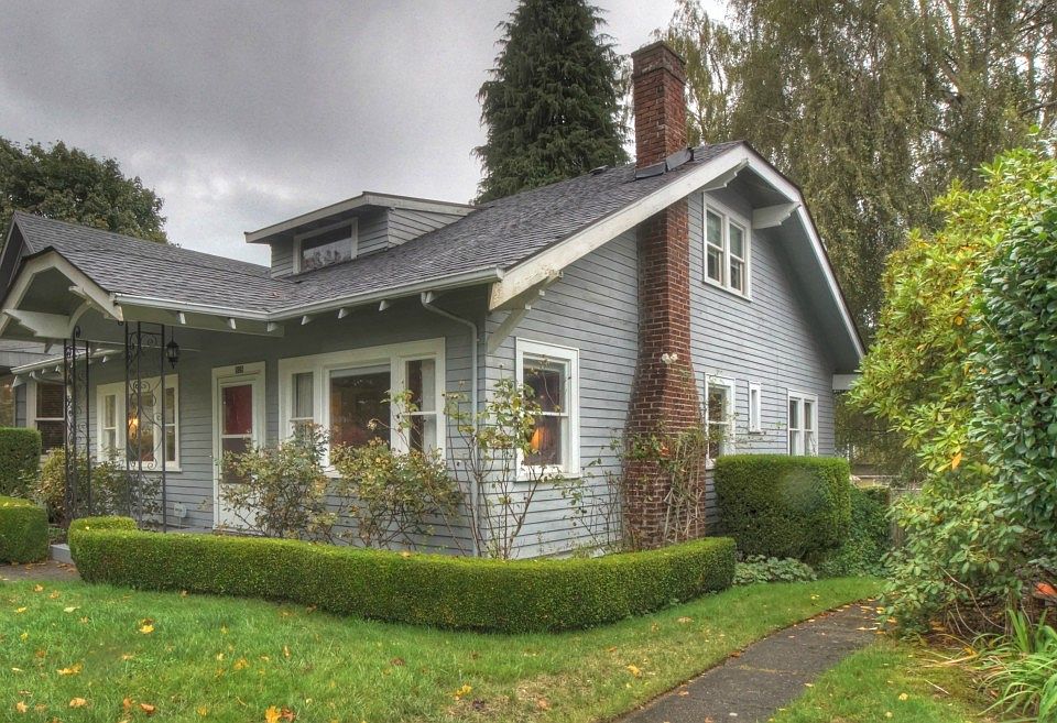 1st image of 909 N Ainsworth Ave