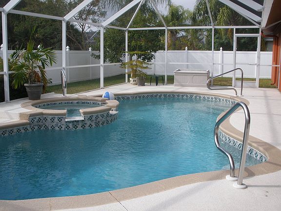 Pool & Jacuzzi