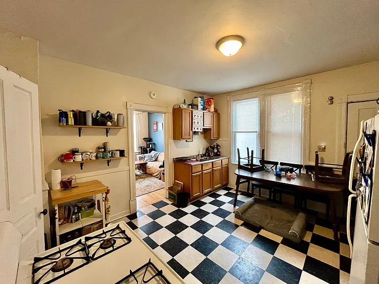 2437 N Weil St — Photo 5