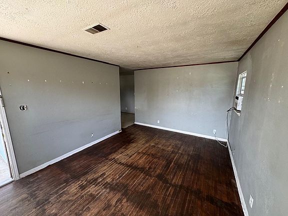5th image of 2819 Thomas Ave