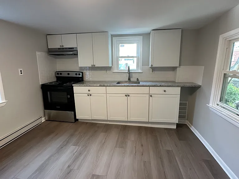 Eat-in-kitchen