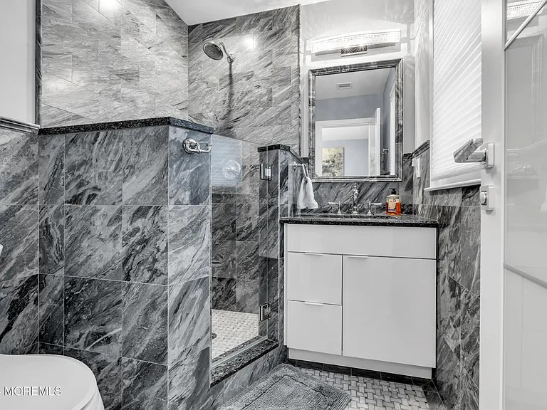 213 Hayes Ct — Photo 13