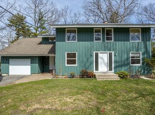 88 Lakeview Rd, Framingham, MA 01701