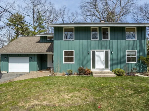 88 Lakeview Rd, Framingham, MA 01701