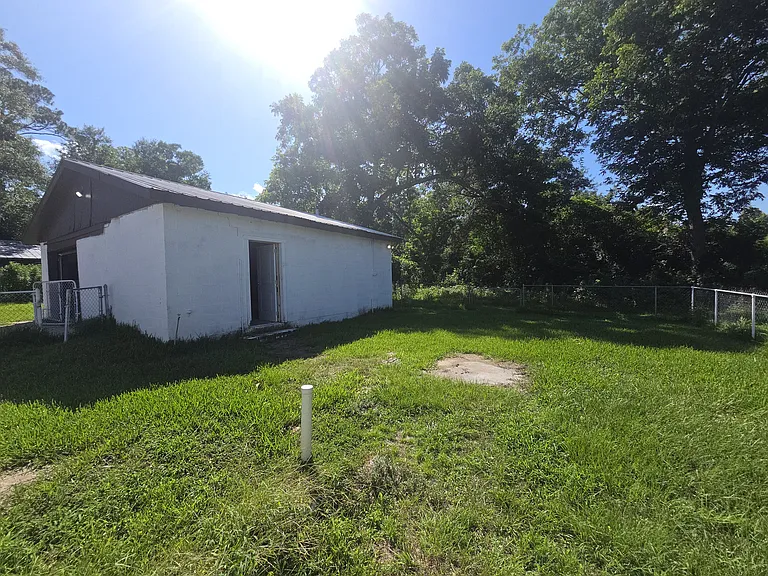 896 Pauline St — Photo 20