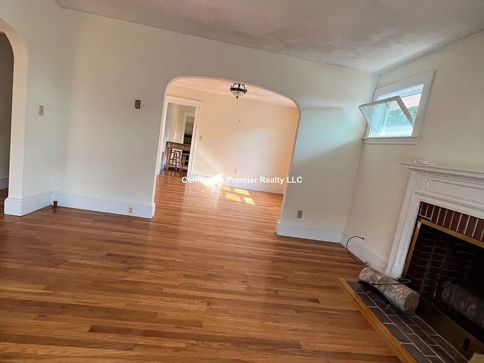 382 Beale St #2
