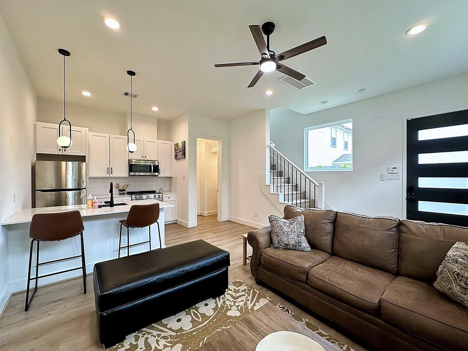 1 bed, 1.0 bath, 880 sqft, $1,675 — Photo 3