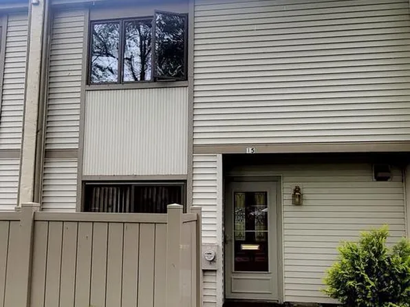 15 Twin Brooks Dr, Willow Grove, PA 19090