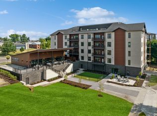 1953 1st Ave NE #202, Cedar Rapids, IA 52403