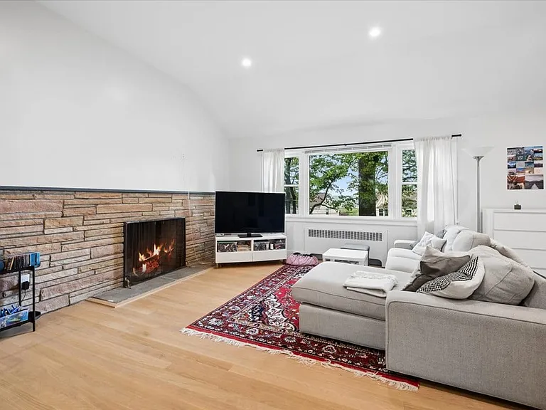 54 Park Cir — Photo 12
