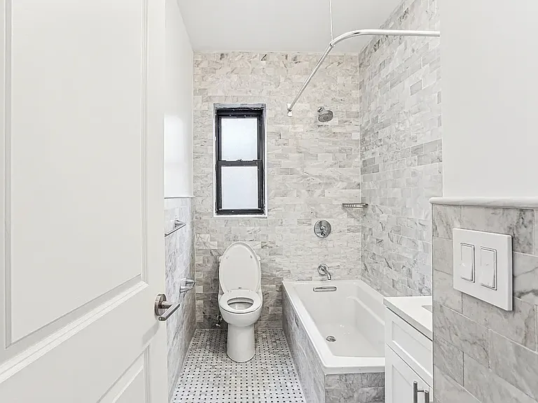 160 E 48th St #9Z5 — Photo 4