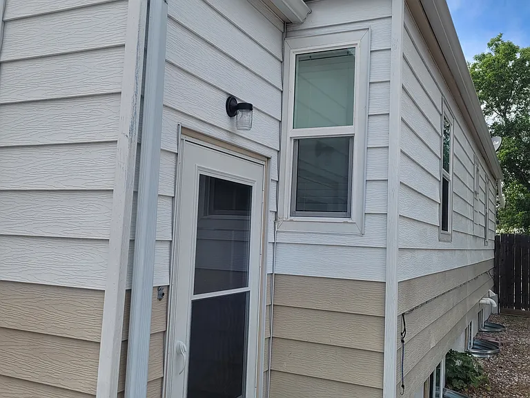 808 E 4th St #1/2 — Photo 14