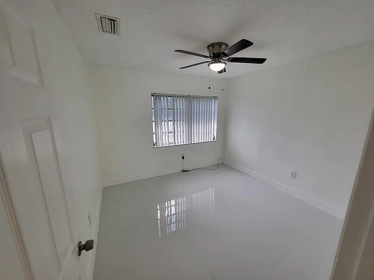 17160 SW 94th Ave — Photo 22