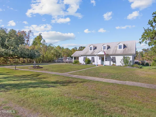 1038 Academy Dr, Saint Martinville, LA 70582