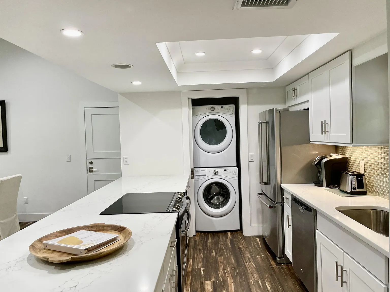 2 bed, 2.0 bath, 1400 sqft, $6,000 — Photo 3