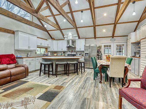 3rd image of 1744 Snake Hollow Rd