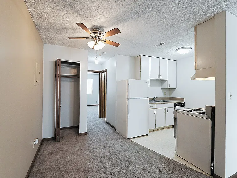 Campus Edge Apartments — Photo 15