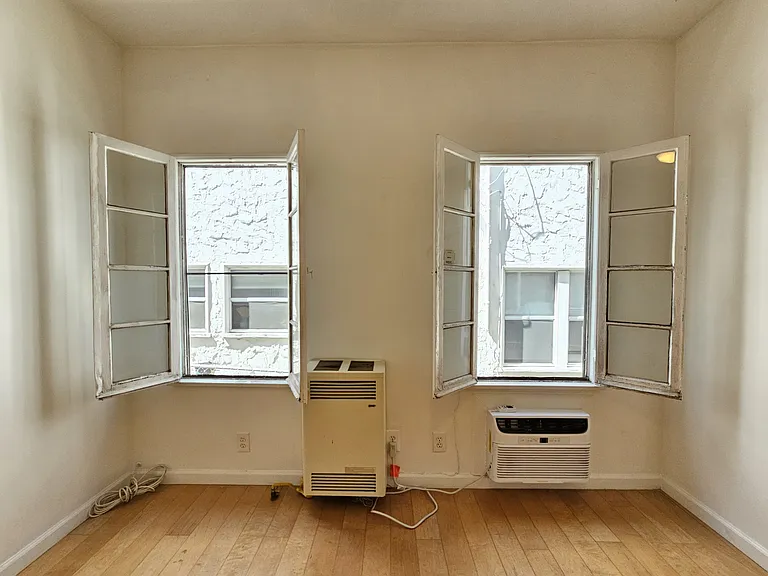 839 Parkman Ave — Photo 5
