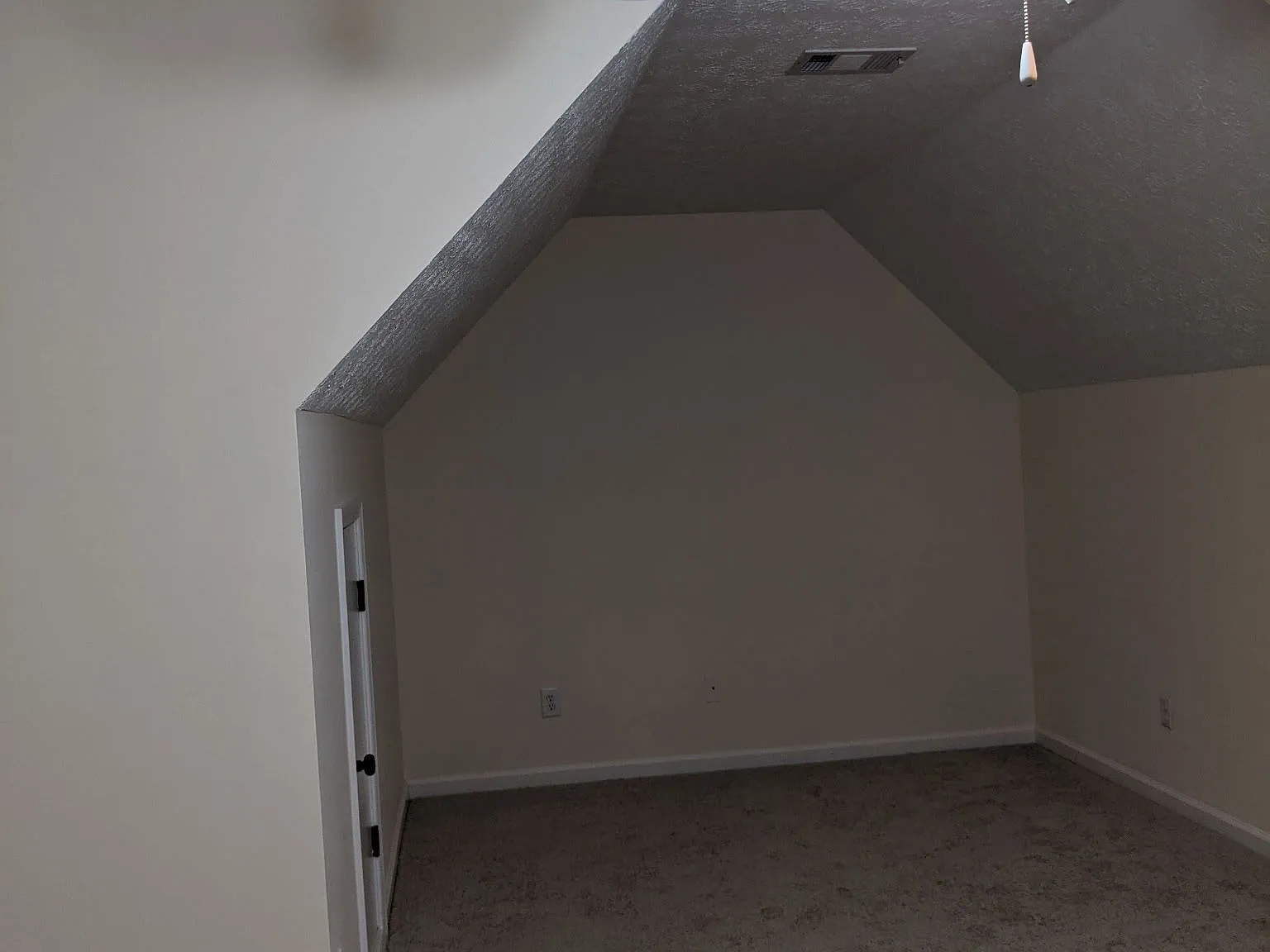 3 bed, 2.5 bath, 1888 sqft, $2,300 — Photo 3