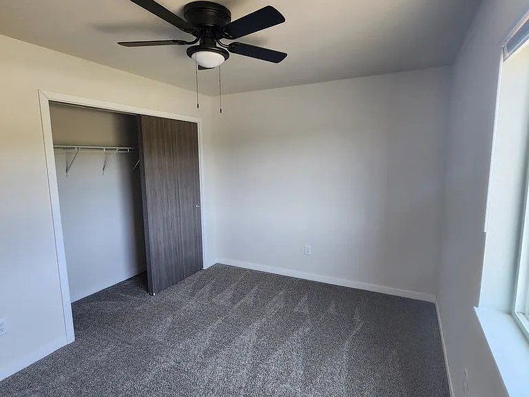 Plaza View Apartments — Photo 10