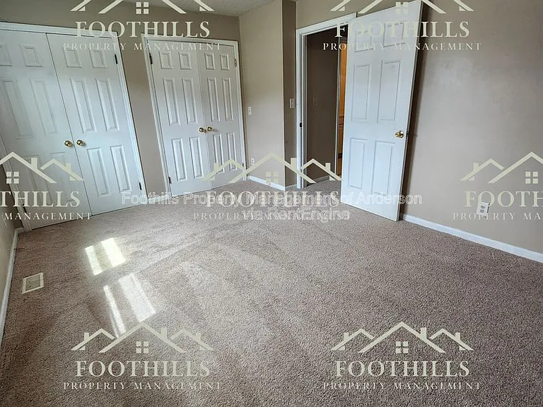 208 N Major Rd #B — Photo 8