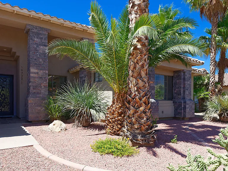 10220 E Cochise Dr — Photo 2