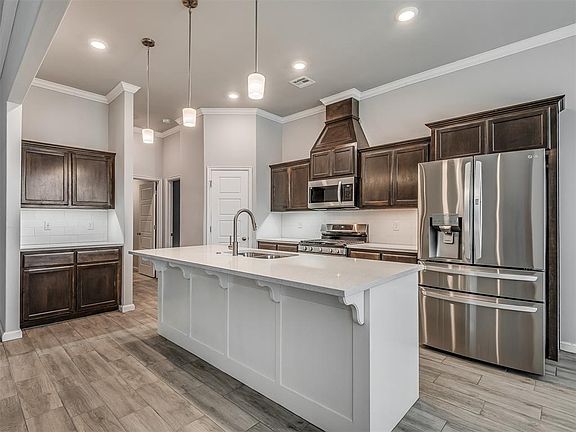 5th image of 8609 NW 77th Pl