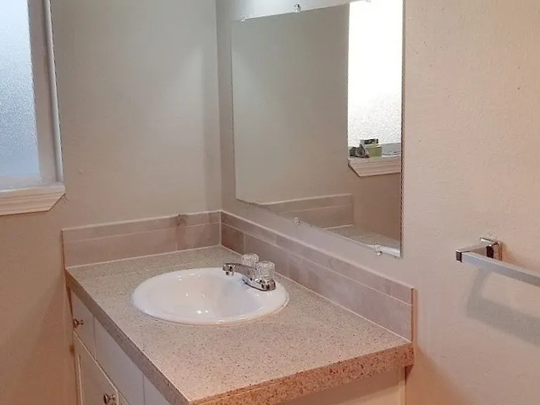 West Slope Apartments — Photo 32