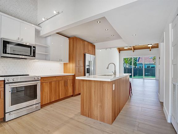 5th image of 1261 SE 2nd Court