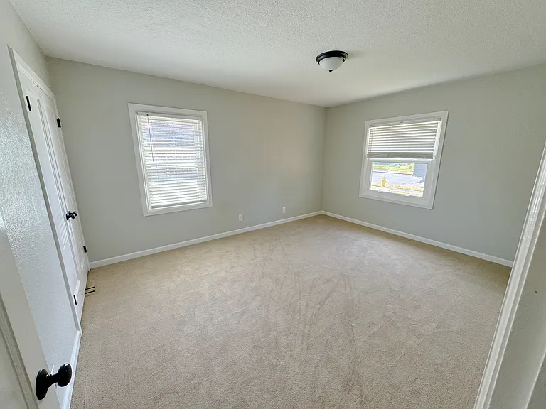 116 NE James St — Photo 13