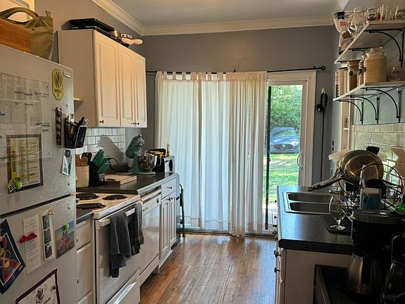 3rd image of 2801 Acklen Ave #B
