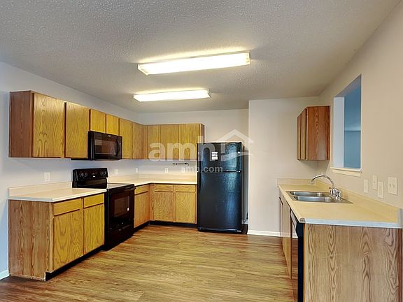 3rd image of 714 Highpointe Blvd