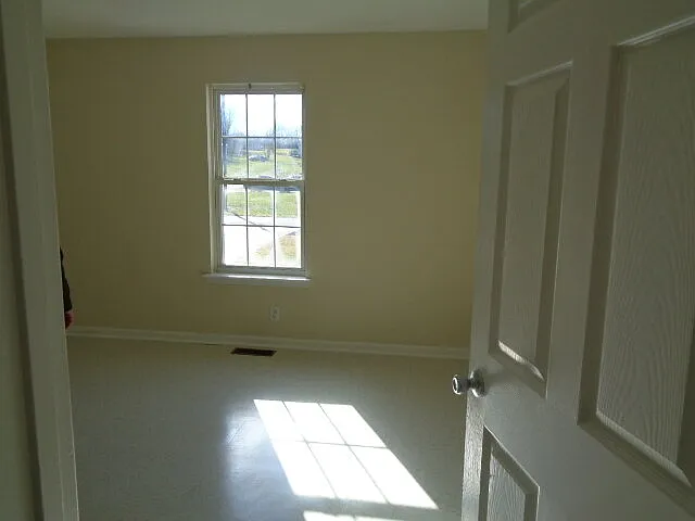2 bed, 1.0 bath, 1010 sqft, $895 — Photo 3