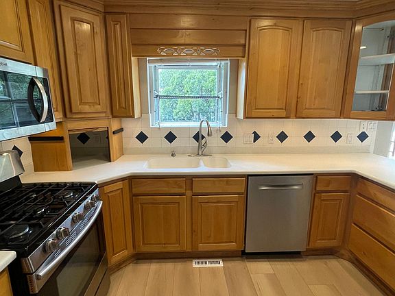 2nd image of 1097 E Grove Creek Dr