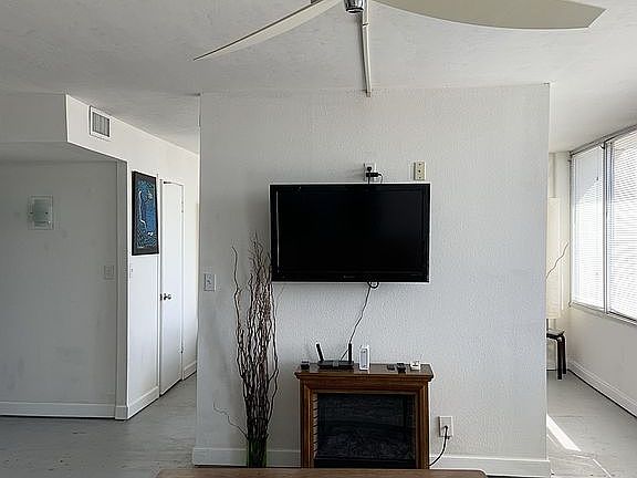 5th image of 450 W 7th St APT 1405