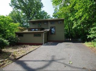 8 Elizabeth Way, Landing, NJ 07850